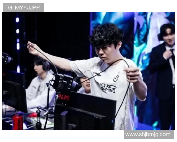 FPX战队在S15LOL赛事中展现压制力CSGO热点解读其整体表现与战术分析实时新闻 FPX战队在S15LOL赛事中展现压制力CSGO热点解读其整体表现与战术分析实时新闻